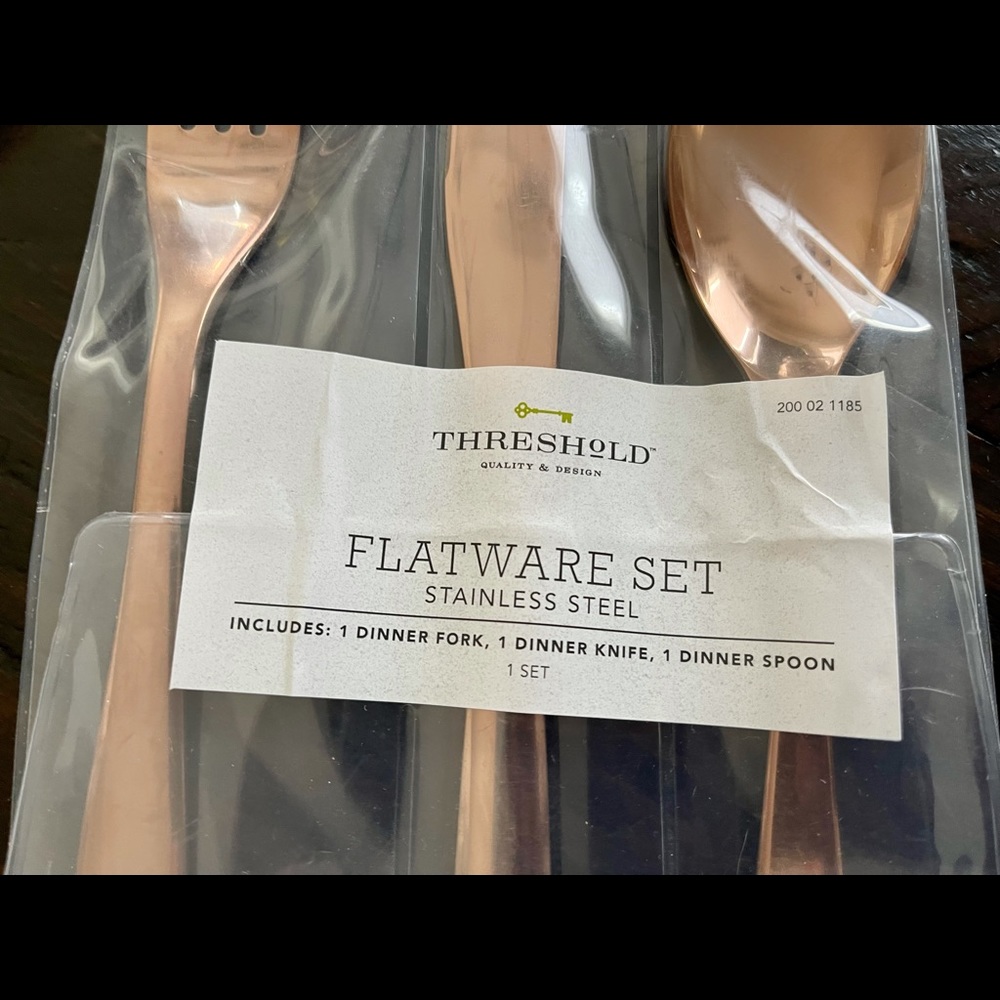 Target brand: threshold rose gold flatware set. Complete set of 8.
